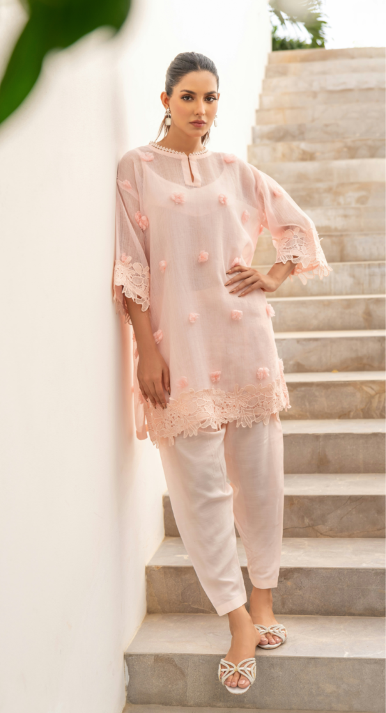 feminine summer outfits